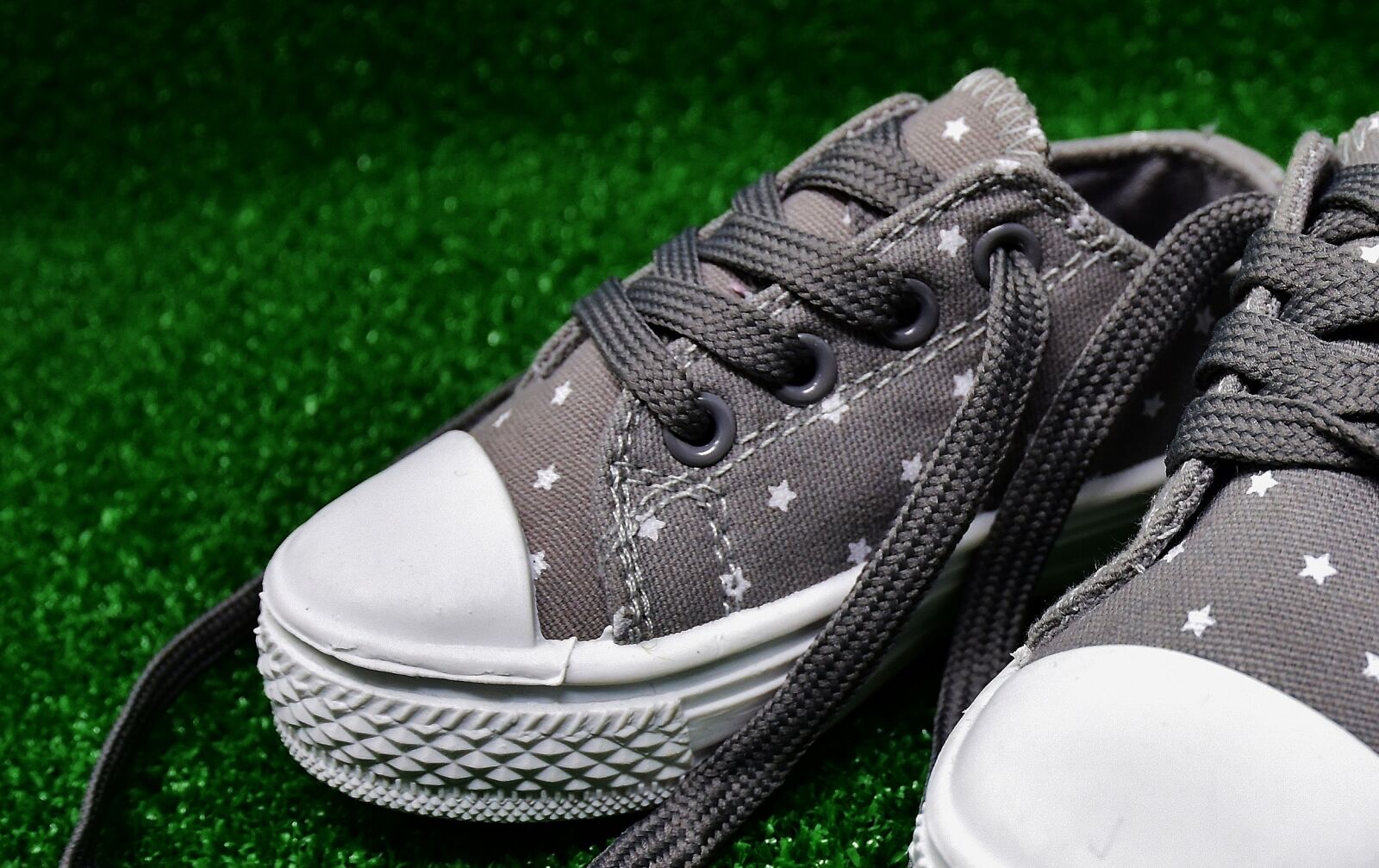 Nikon D7200 sample photo. Children's shoes, cute, sports photography