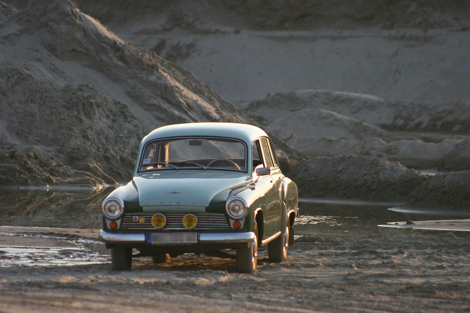 Canon EOS 20D sample photo. Oldtimer, sedan, car, greenish photography