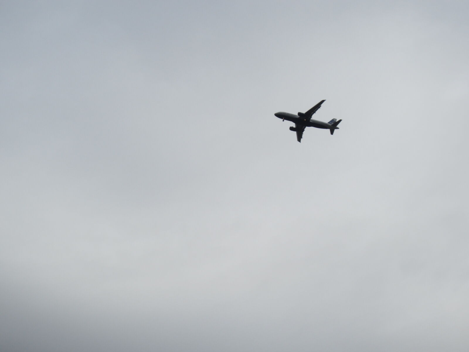 Canon PowerShot ELPH 300 HS (IXUS 220 HS / IXY 410F) sample photo. Aeroplano, airplane, celo, cloud photography