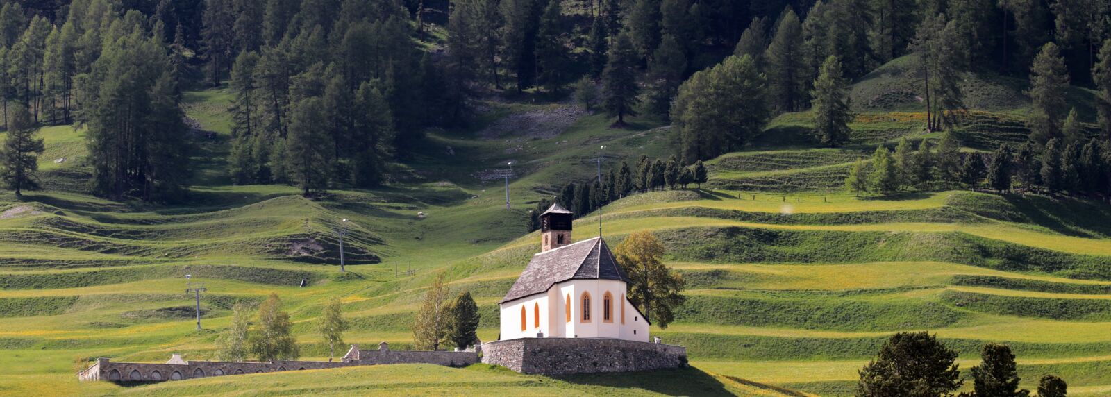 Canon EOS 80D sample photo. Mountain meadow, chapel, alpine photography