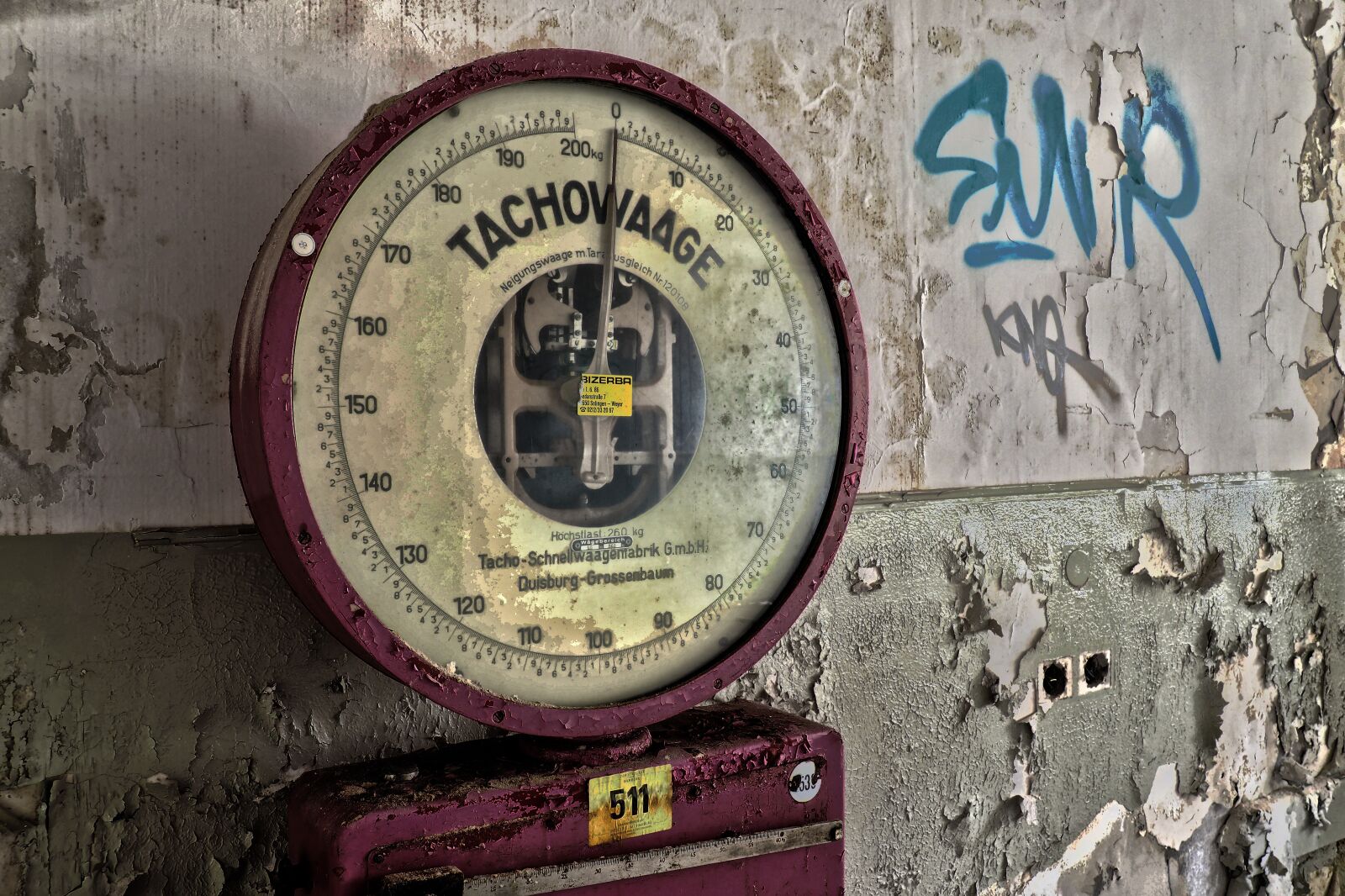 Olympus OM-D E-M10 sample photo. Horizontal, speedometer scale, weigh photography
