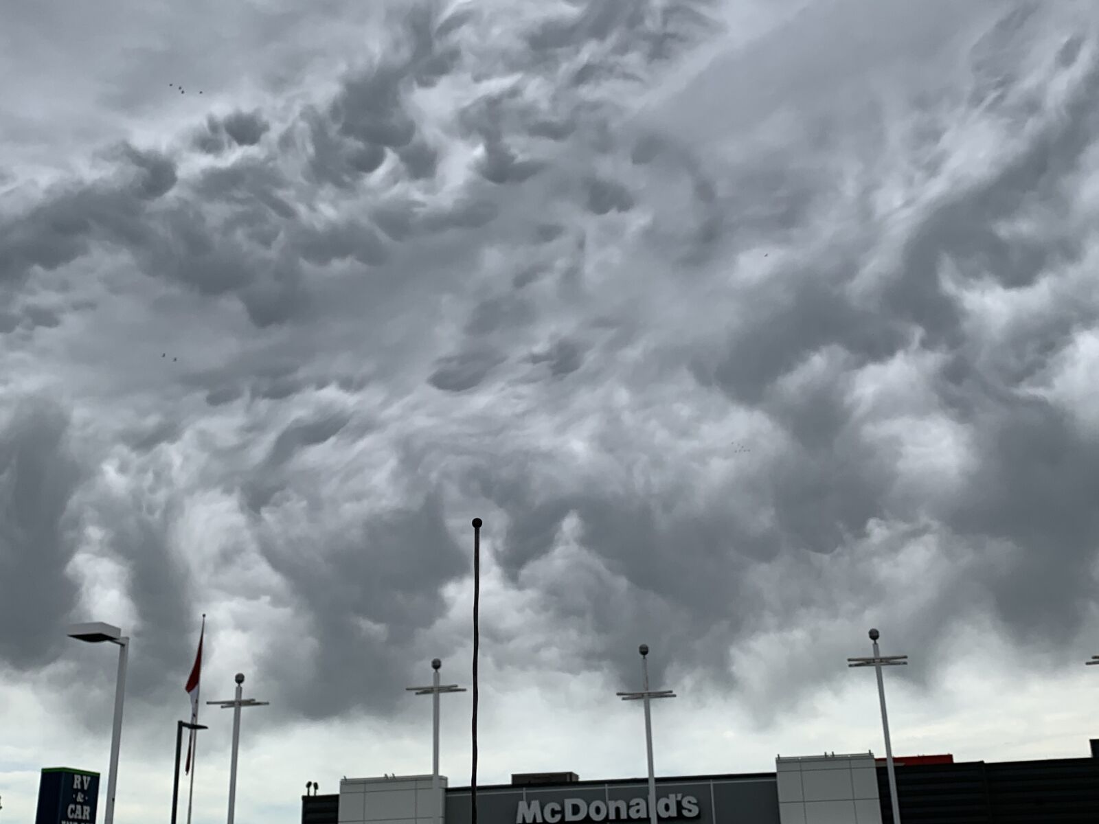 Apple iPhone XR sample photo. Thunderstorm, storm, clouds photography