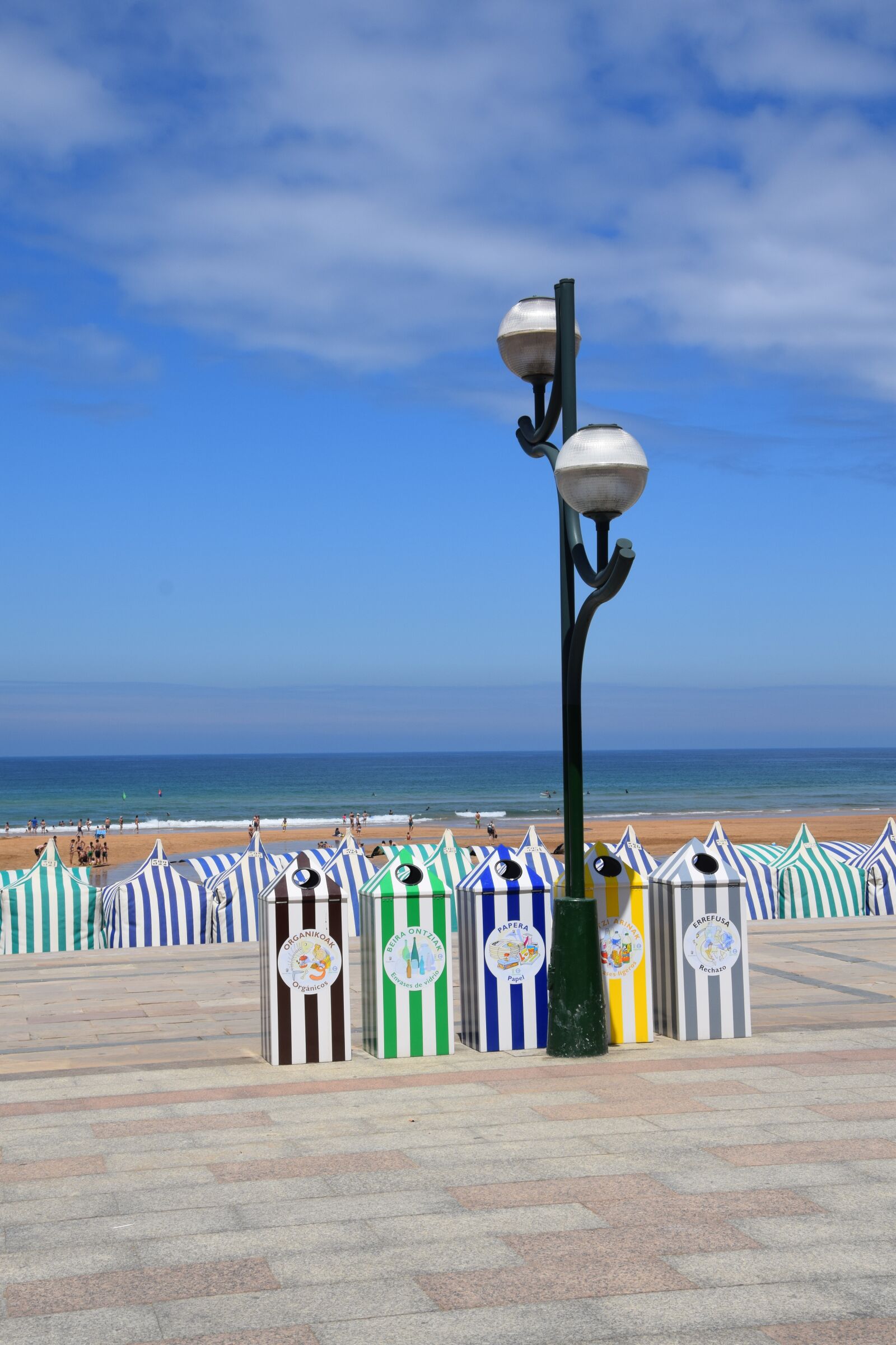 Nikon D3300 sample photo. Beach, clubs, garbage can photography