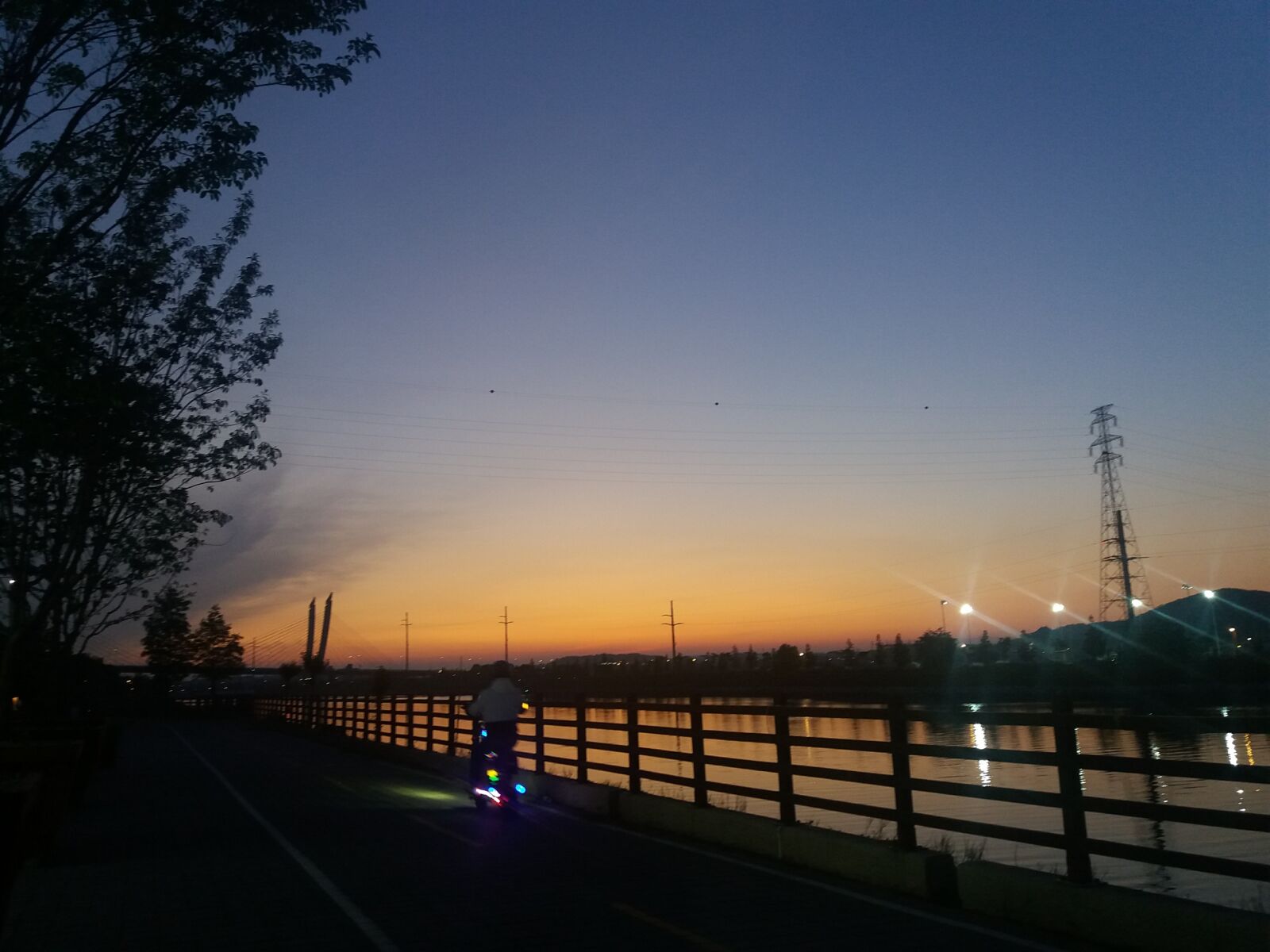 Samsung Galaxy J5(2016) sample photo. In the evening, trails photography