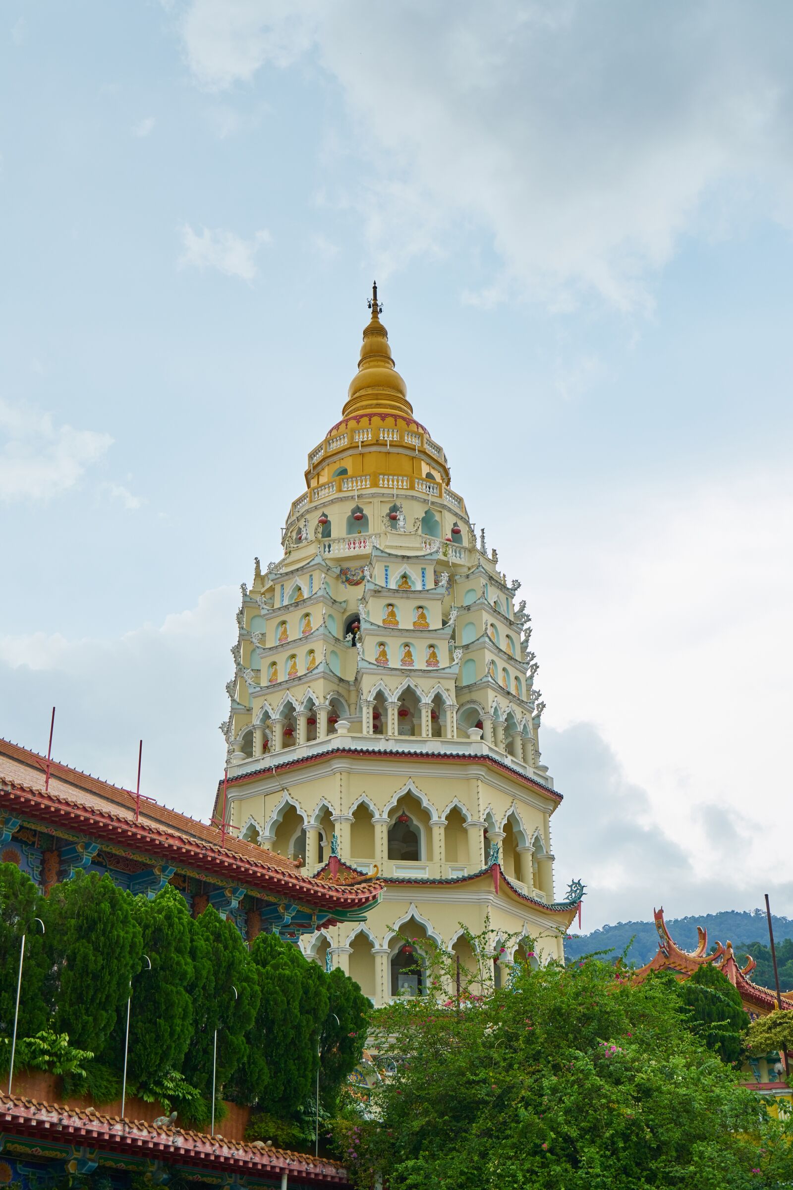 Sony a7R II sample photo. Malaysia, temple, buddhism photography
