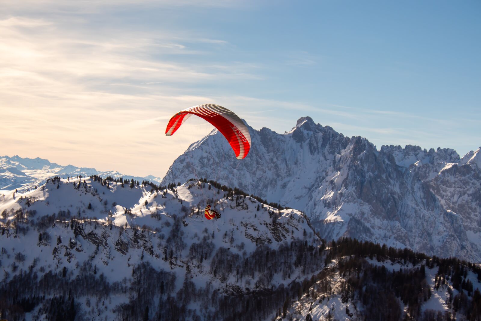 Canon EOS 200D (EOS Rebel SL2 / EOS Kiss X9) sample photo. Paragliding, mountains, kaiser mountains photography