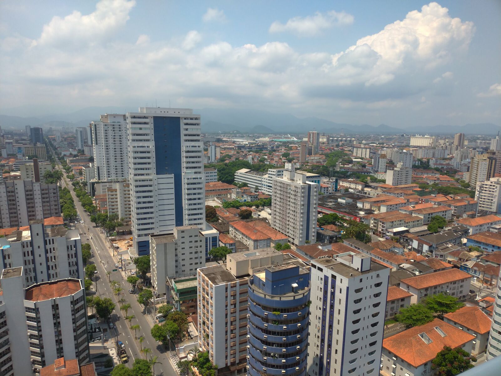 ASUS ZenFone 5 (ZE620KL) sample photo. City, building, architecture photography