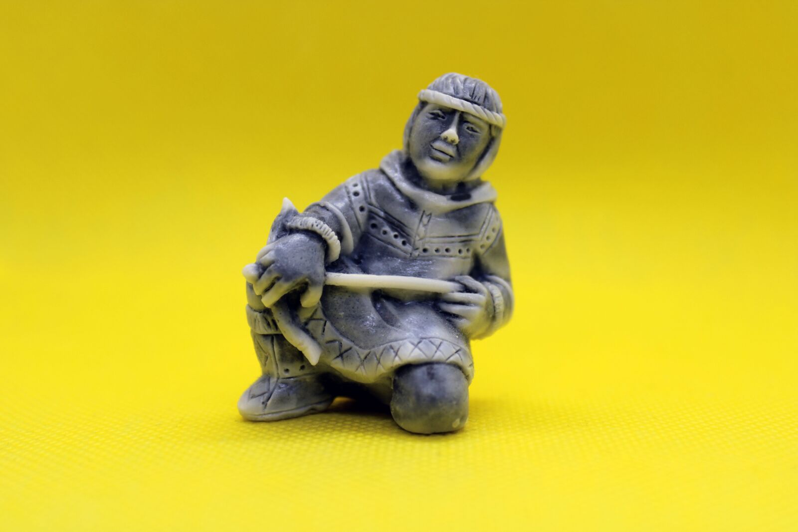 Canon EOS 2000D (EOS Rebel T7 / EOS Kiss X90 / EOS 1500D) sample photo. Statuette, netsuke, toy photography