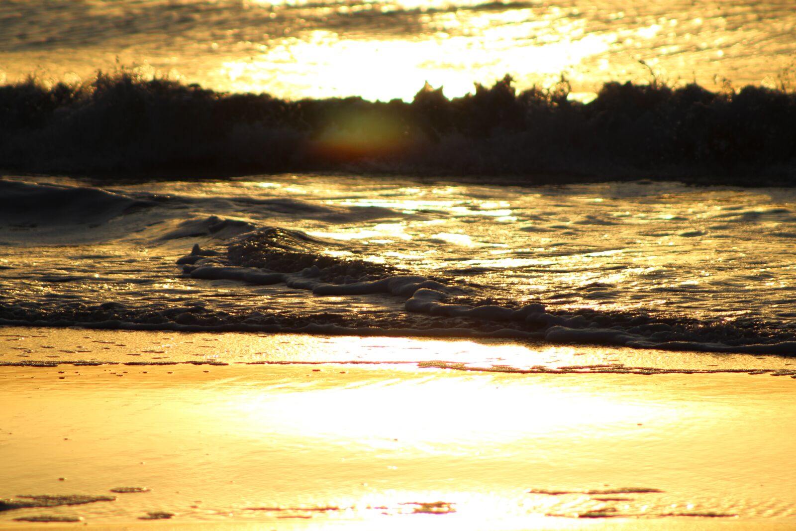 Canon EF 75-300mm f/4-5.6 USM sample photo. Sunset, waves, ocean photography