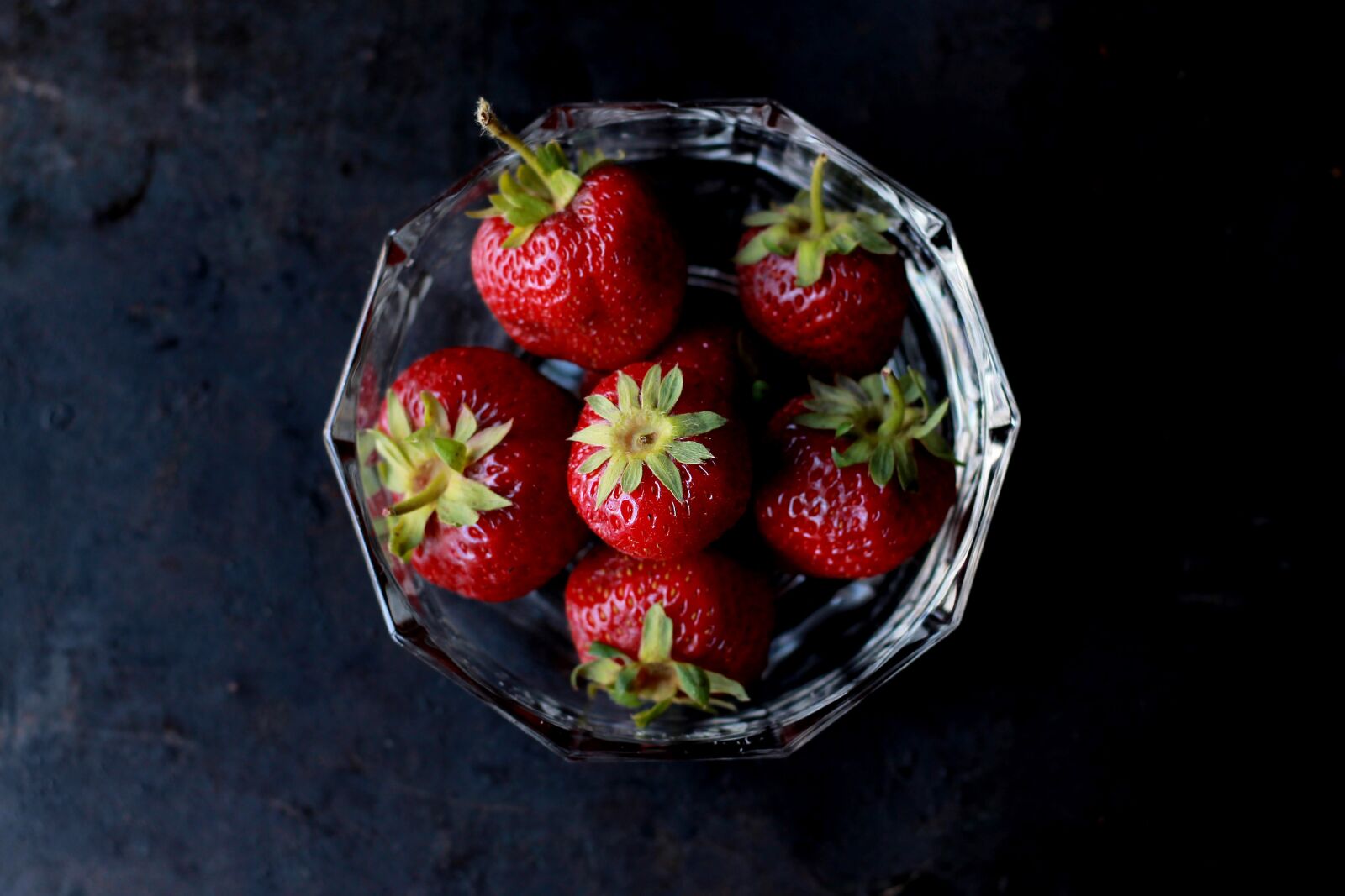 Canon EOS 1100D (EOS Rebel T3 / EOS Kiss X50) + Canon EF 50mm F1.8 STM sample photo. Berries, bowl, close-up photography