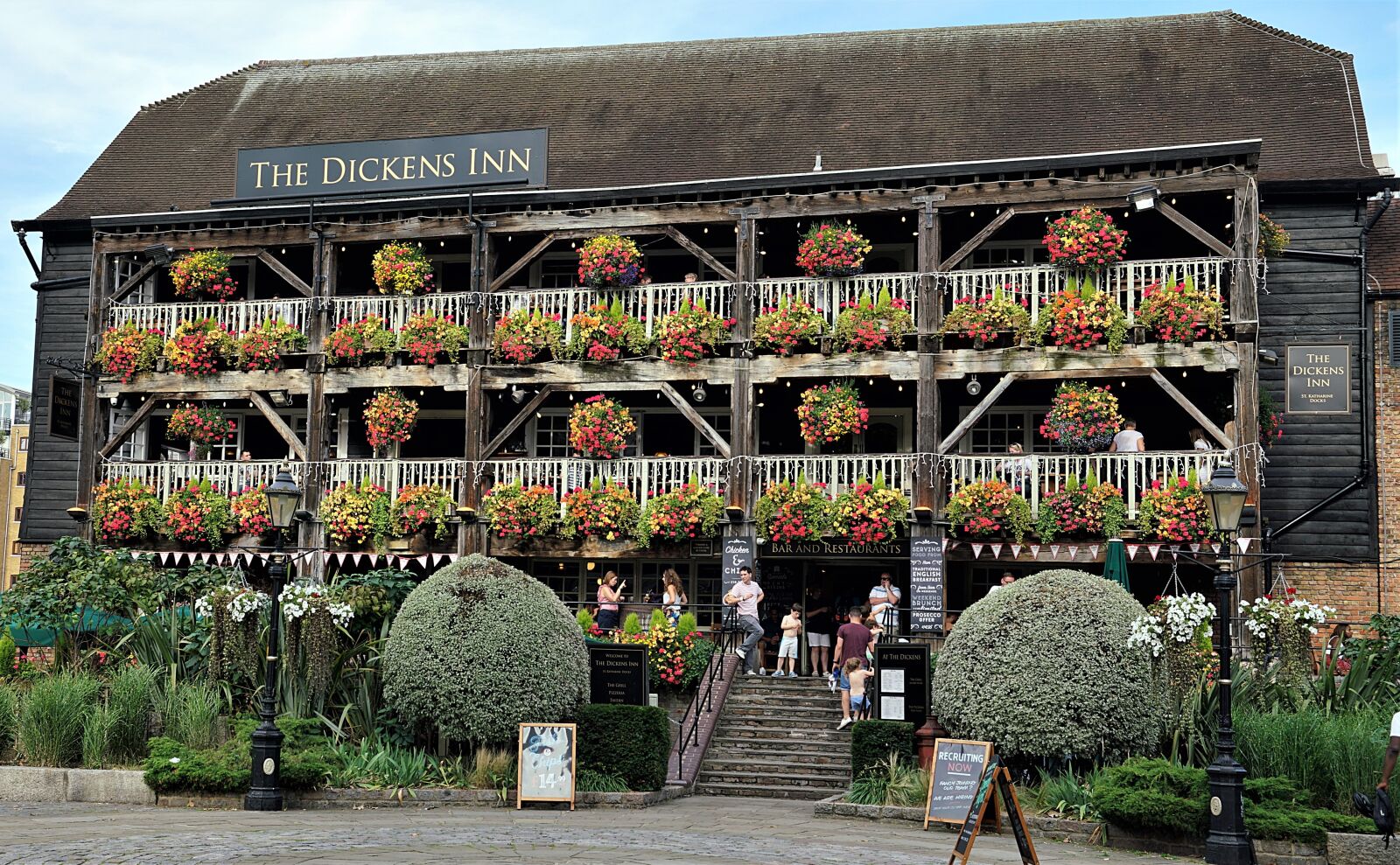 Sony a7R II + Sony FE 24-70mm F2.8 GM sample photo. London, pub, the dickens photography