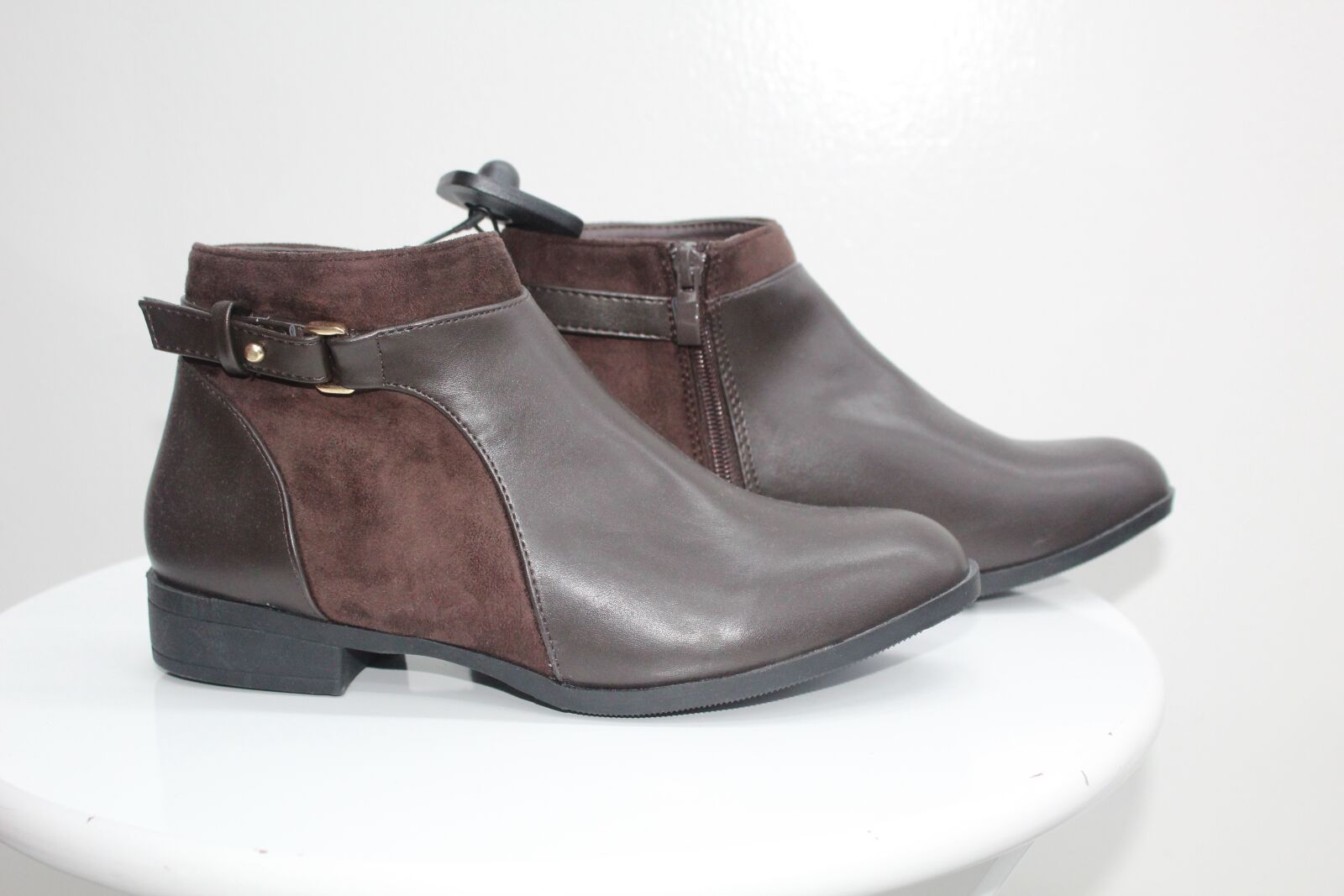 Canon EOS 4000D (EOS Rebel T100 / EOS 3000D) sample photo. Shoes, ladies shoes, footwear photography