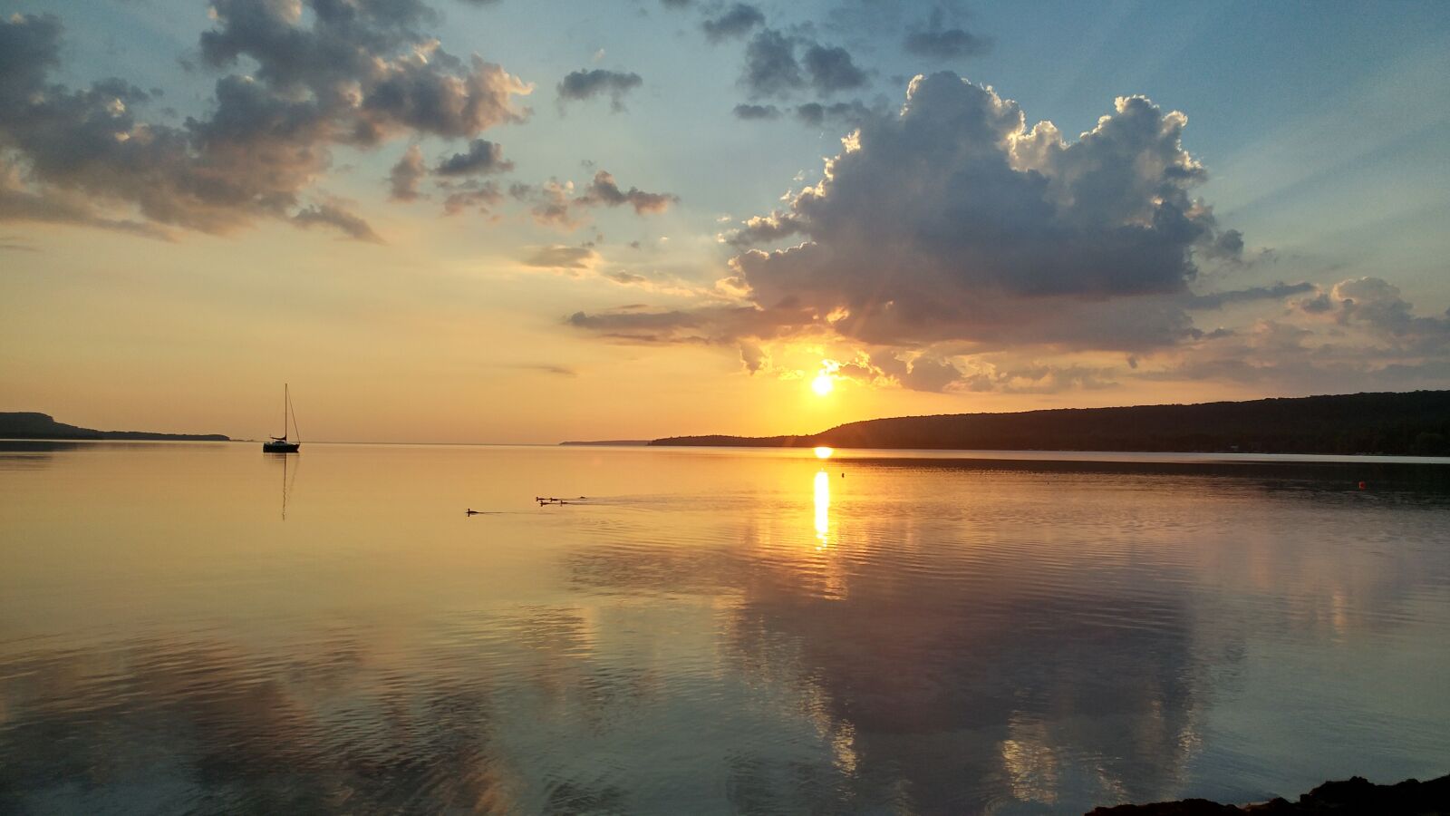 LG G5 sample photo. Lakeshore, sunrise, summer photography