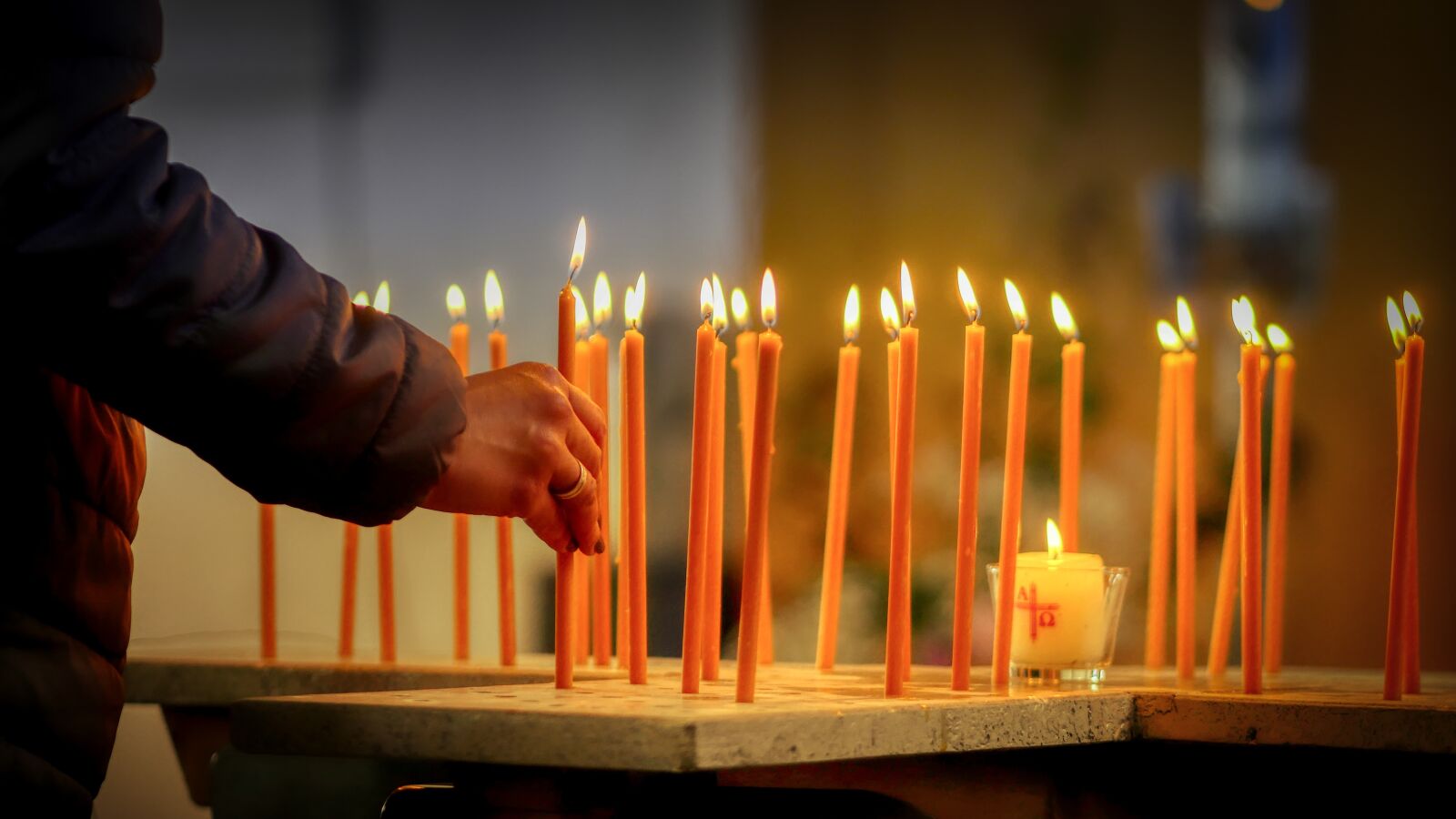 Panasonic Lumix DMC-GX8 sample photo. Candles, light, kindle photography