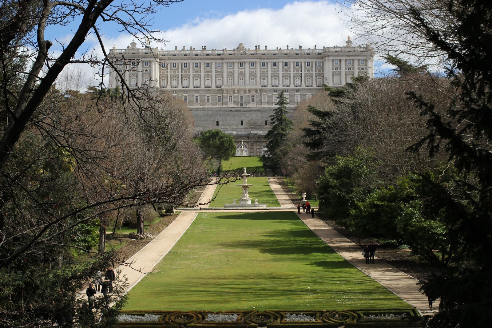 Canon EOS 60D + Canon EF 40mm F2.8 STM sample photo. Royal palace, madrid, architecture photography