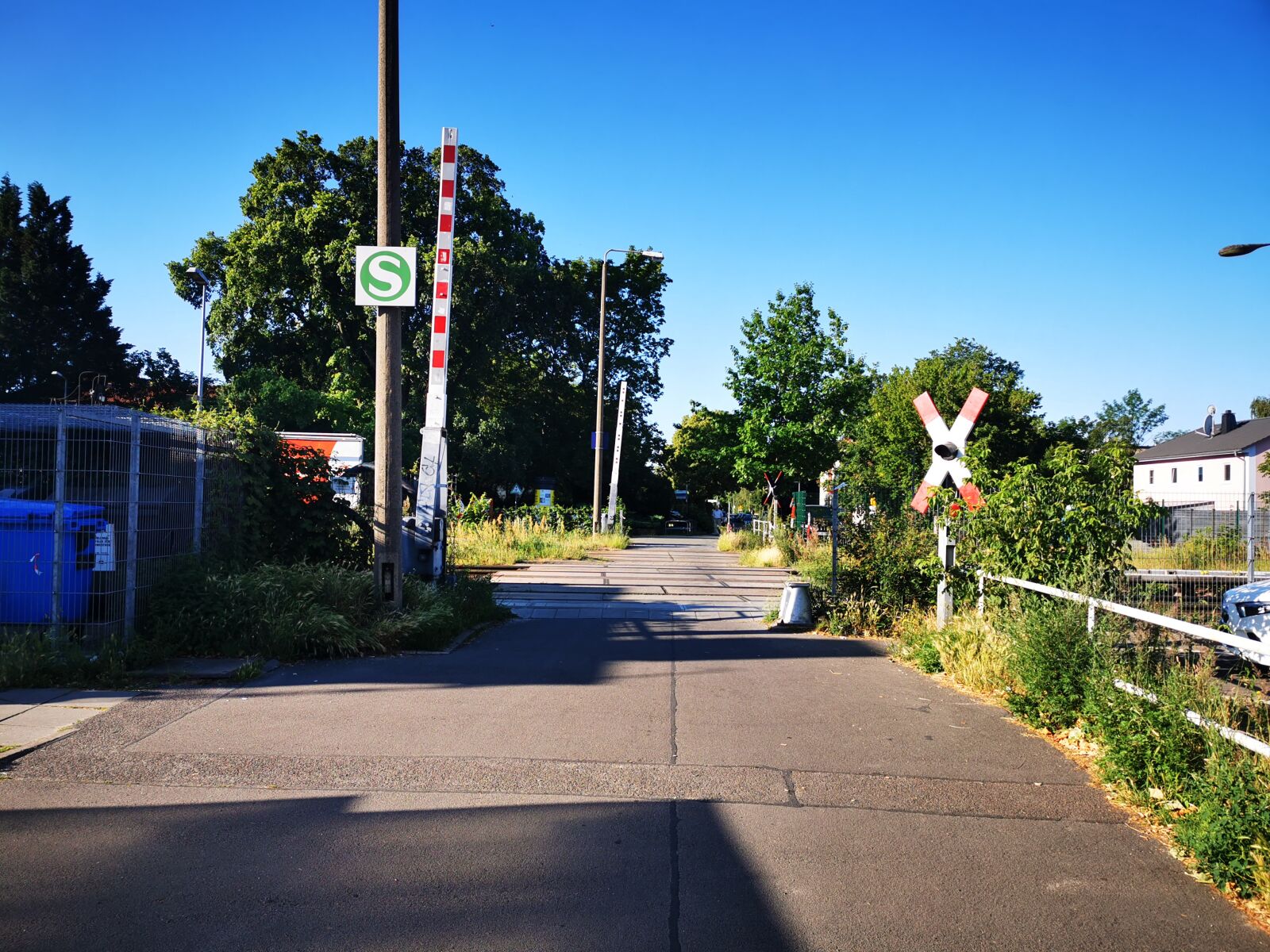 HUAWEI P30 Pro sample photo. Barrier, train, road sign photography