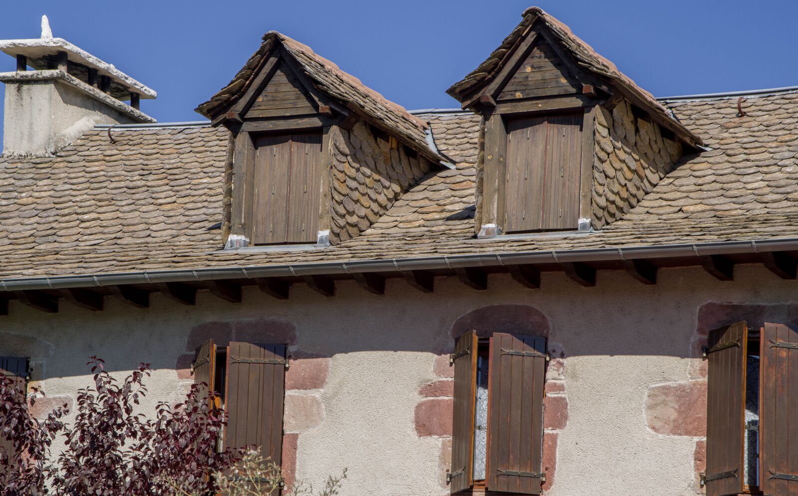 Pentax KP sample photo. Roofing, slate, lozère photography