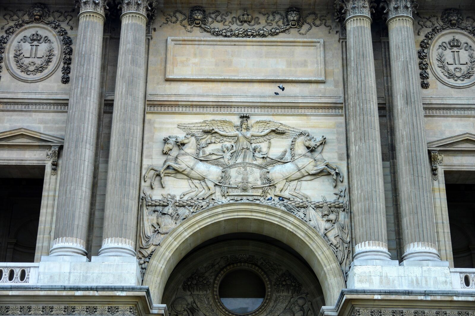 Sony DSC-R1 sample photo. Paris, facade, architecture photography