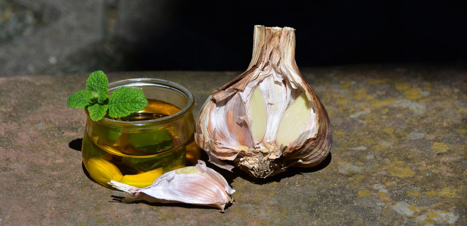 Nikon D5200 sample photo. Garlic, leek, oil photography