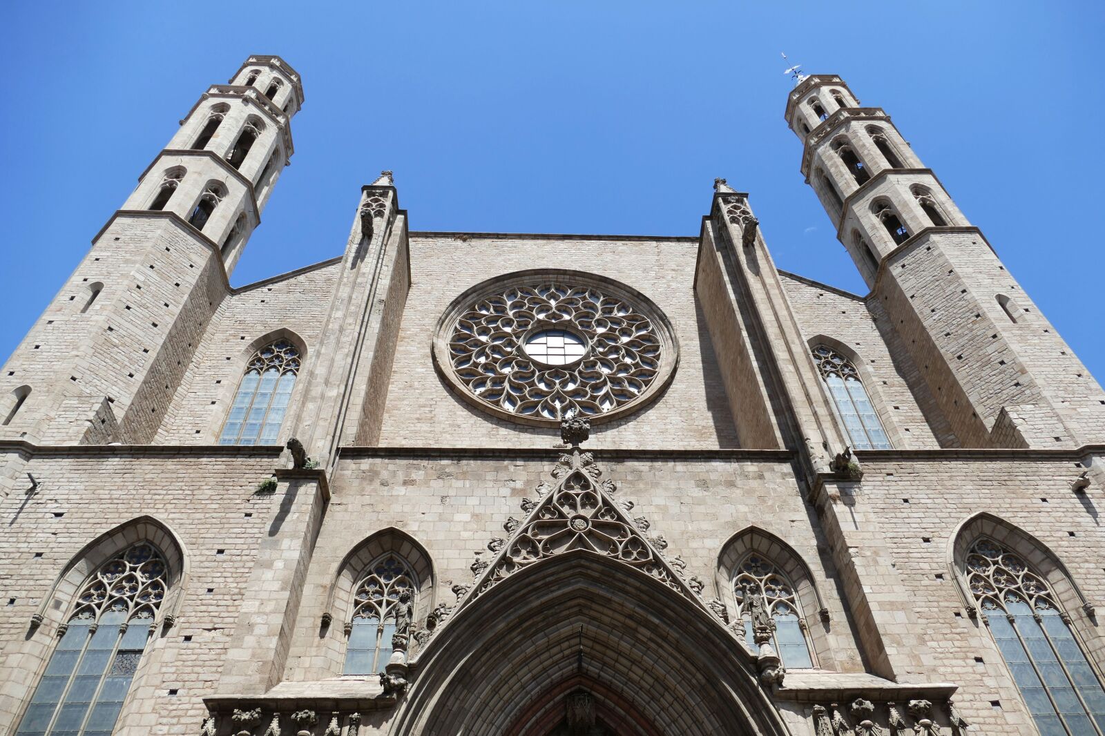 Panasonic Lumix DMC-FZ1000 sample photo. Barcelona, church, spain photography