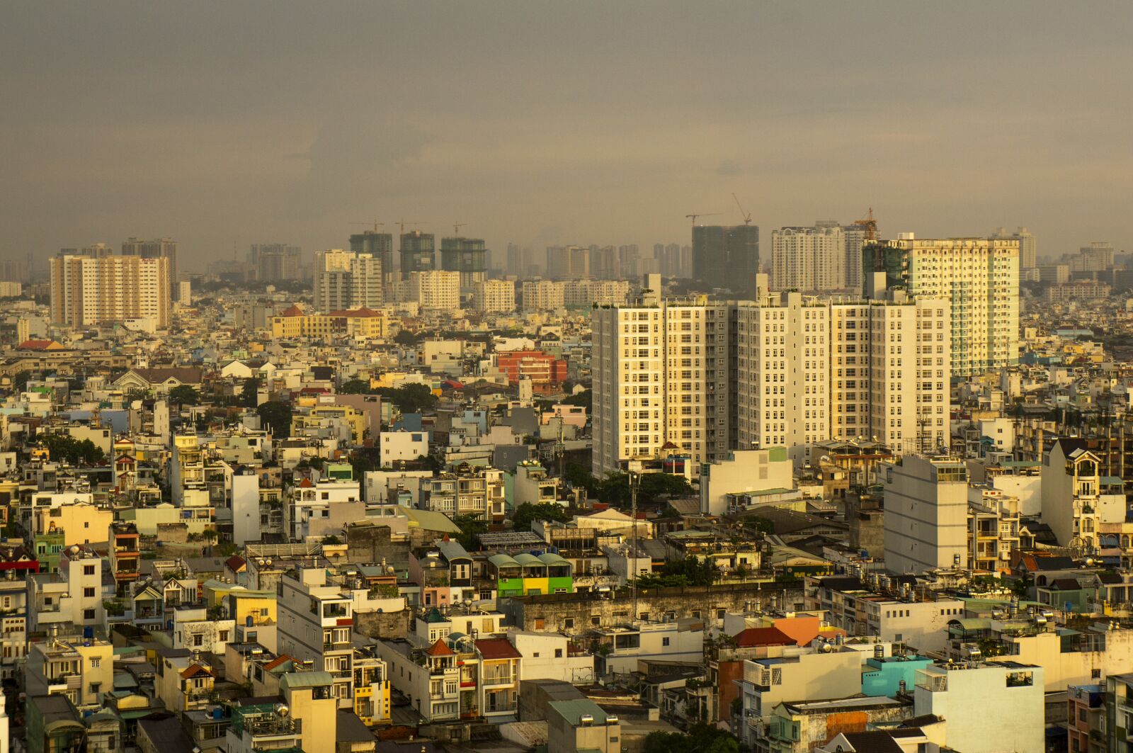 Sony Alpha NEX-F3 + Sony E 18-55mm F3.5-5.6 OSS sample photo. The city, on high photography