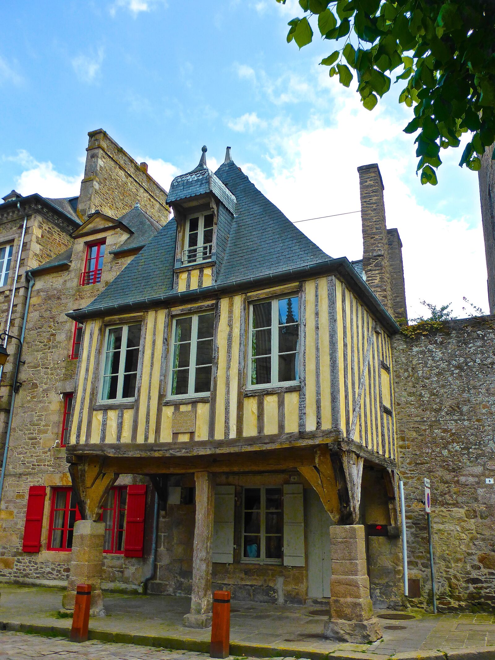 Panasonic DMC-TZ41 sample photo. Half timbered, medieval, building photography