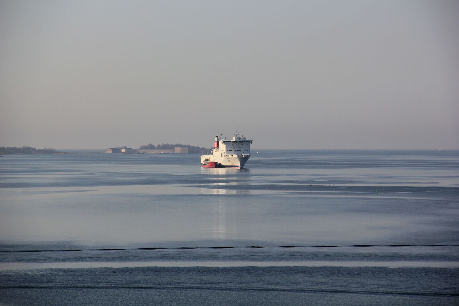 Canon EOS 550D (EOS Rebel T2i / EOS Kiss X4) sample photo. Ship, sea, spring photography