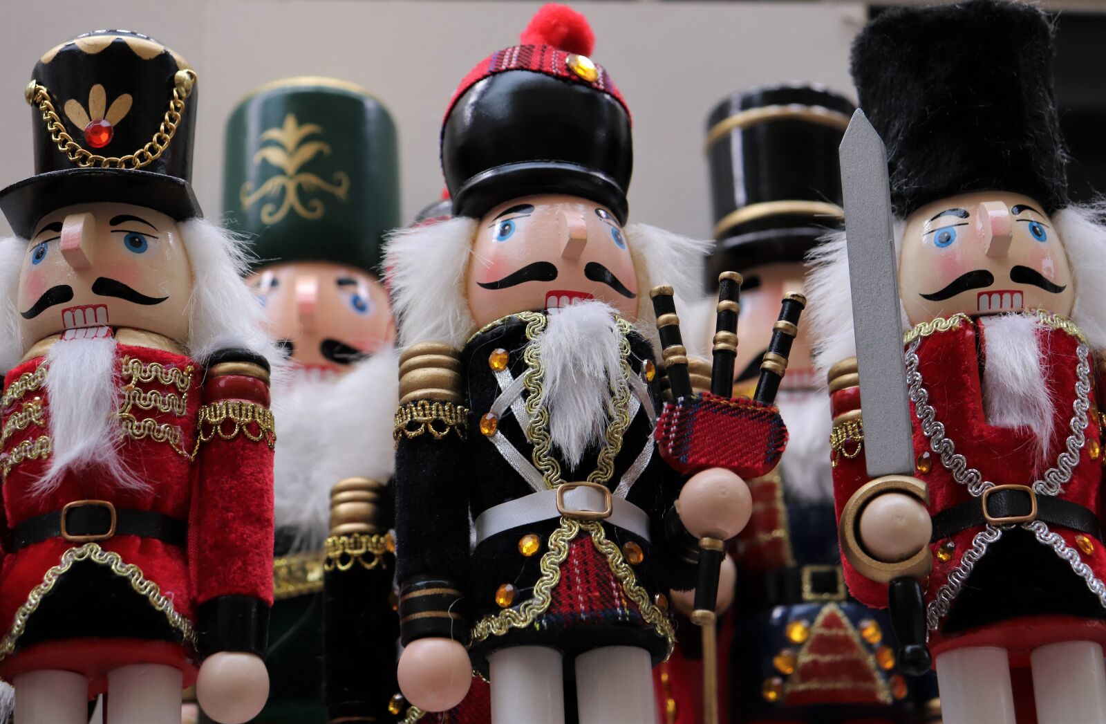 Canon EOS 200D (EOS Rebel SL2 / EOS Kiss X9) sample photo. Nusskracker figures, nutcracker, toy photography