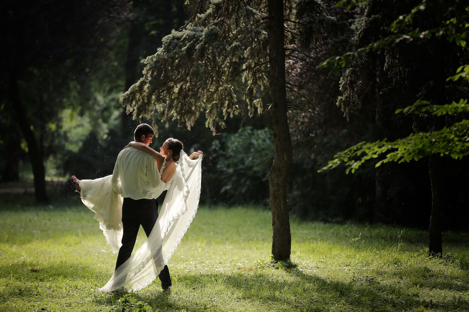 Canon EOS 5D Mark III sample photo. Moment, spectacular, bride, groom photography