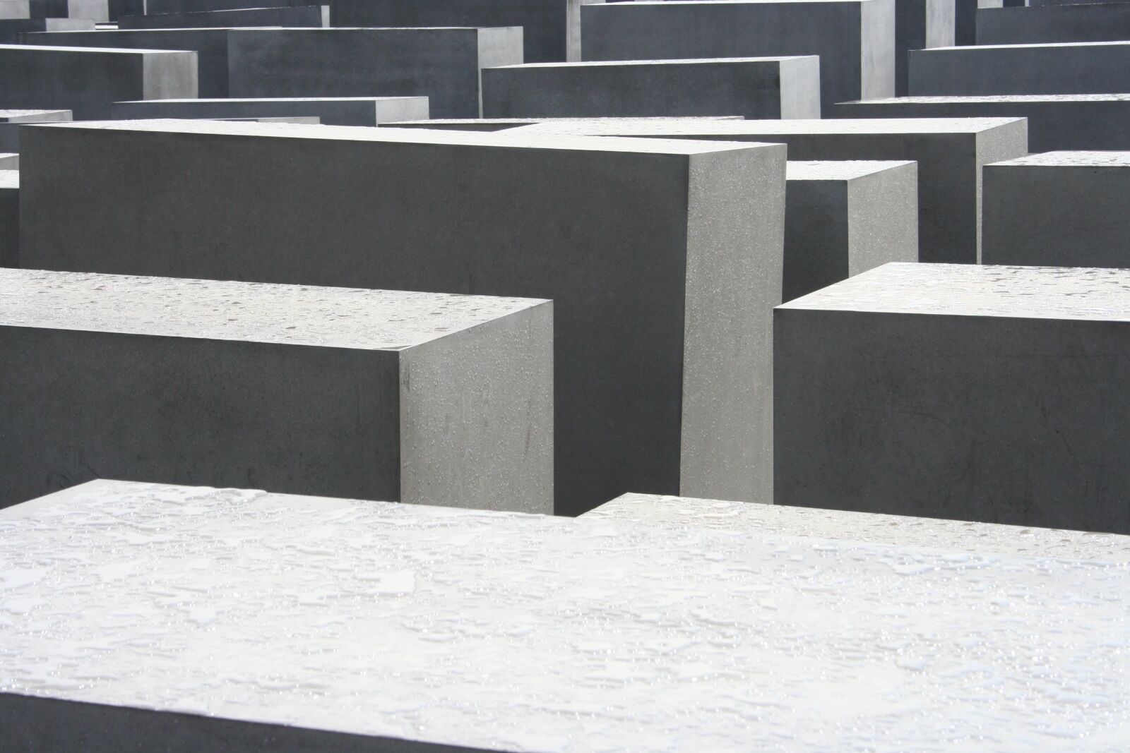 Canon EOS 350D (EOS Digital Rebel XT / EOS Kiss Digital N) sample photo. Stelae, berlin, memorial to photography