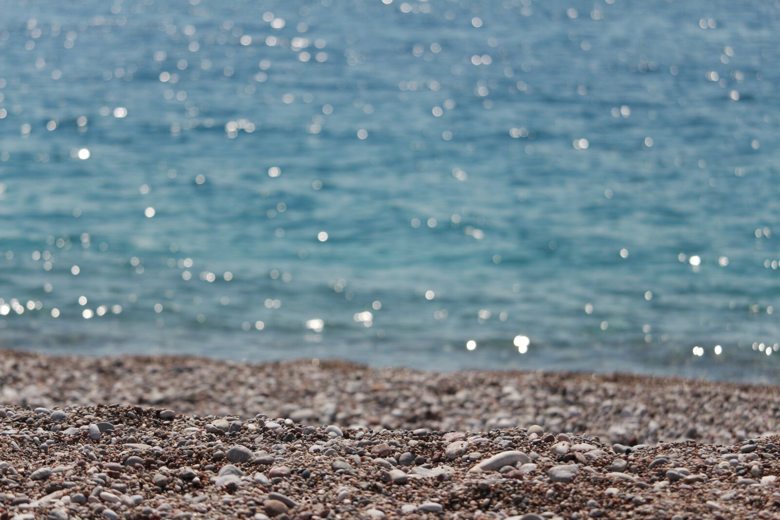 Canon EOS 700D (EOS Rebel T5i / EOS Kiss X7i) + Canon EF-S 55-250mm F4-5.6 IS STM sample photo. Crystal, blue, sea photography