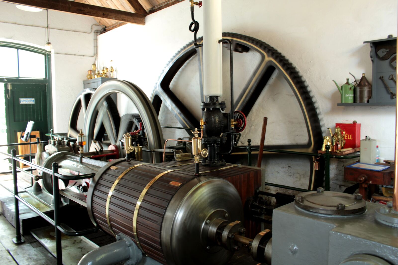Canon EOS 600D (Rebel EOS T3i / EOS Kiss X5) sample photo. Pumping station de, antique photography
