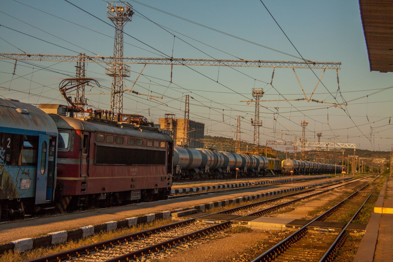 Canon EF-S 17-85mm F4-5.6 IS USM sample photo. Train, trains, railway photography