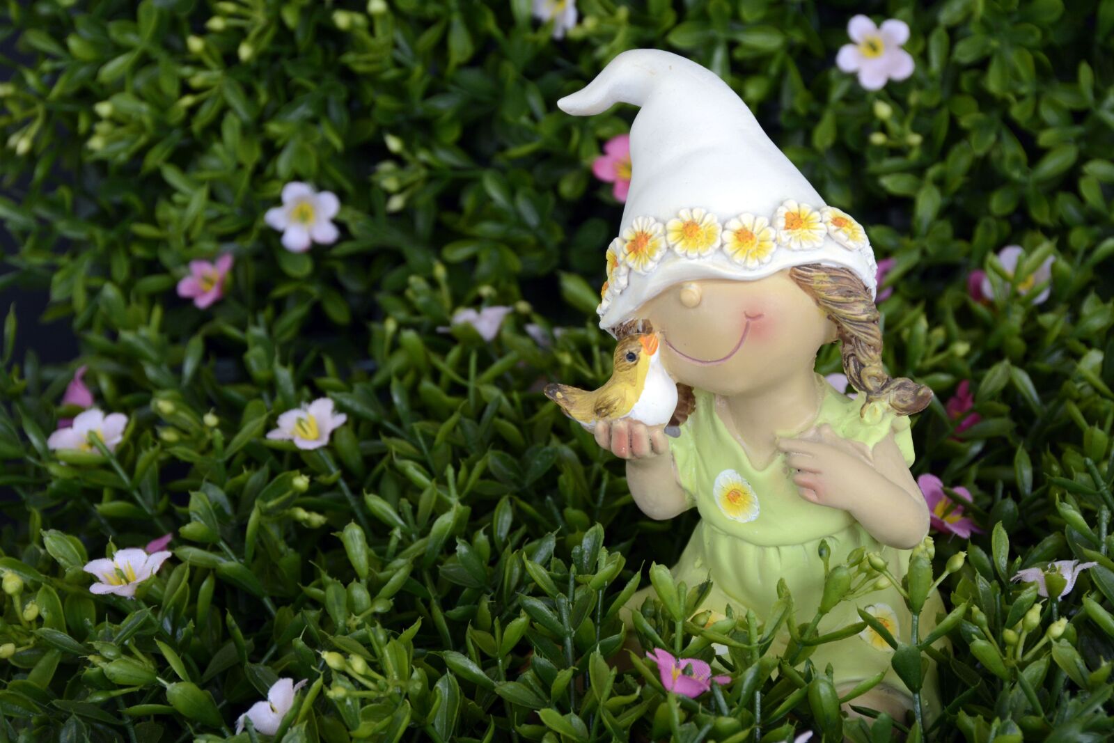 Nikon D7100 sample photo. Girl, bird, garden decoration photography