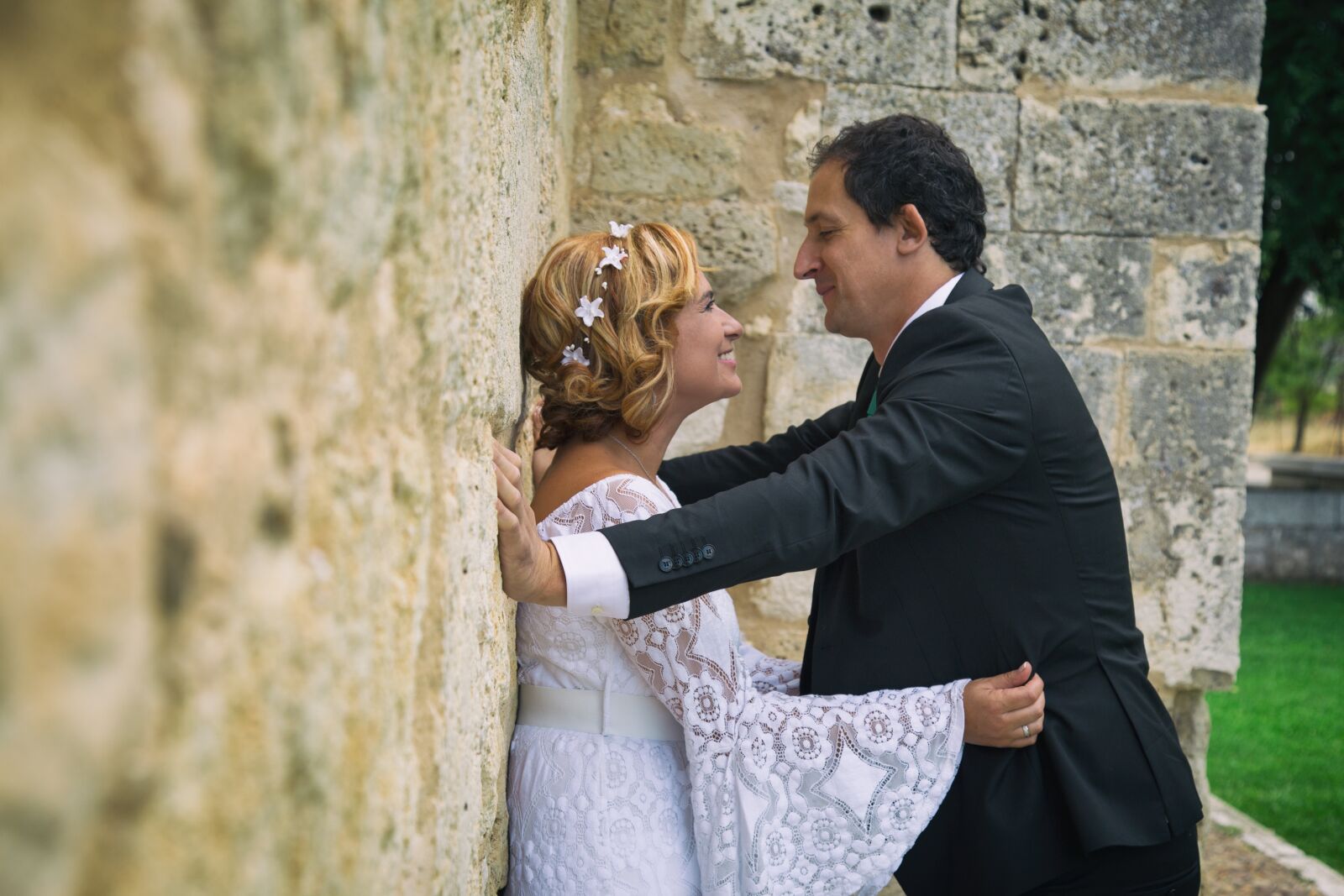 Canon EOS 6D + Canon EF 24-105mm F4L IS USM sample photo. Wedding, women, husband photography