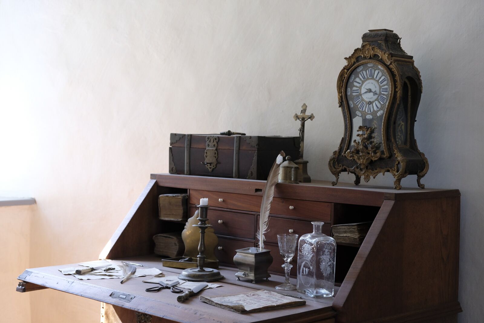 Fujifilm XF 18-55mm F2.8-4 R LM OIS sample photo. Clock, grandfather clock, pendulum photography