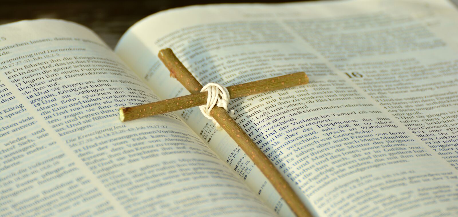 Nikon D5200 sample photo. Bible, cross, easter photography