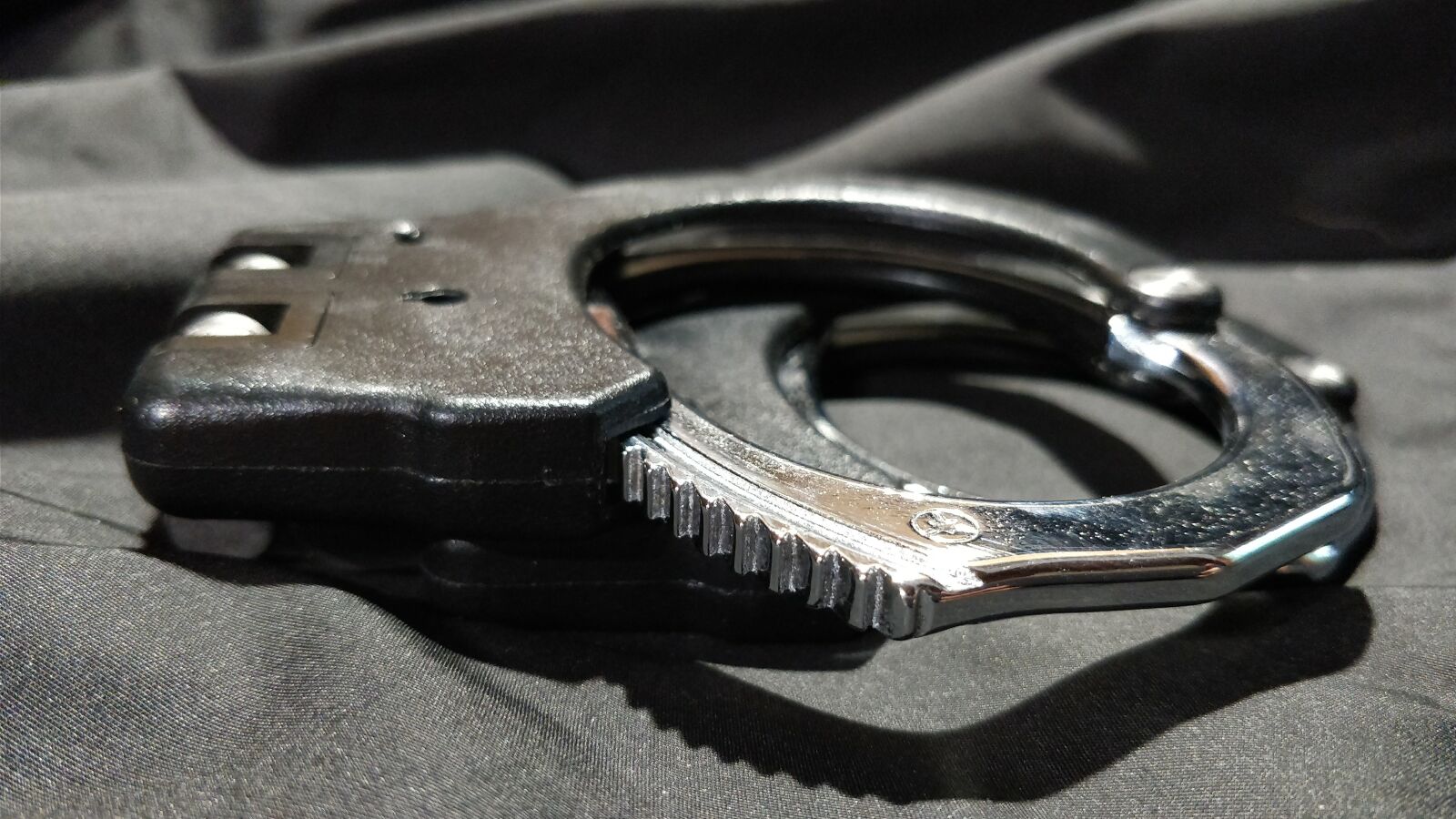 OnePlus 5 sample photo. Cuffs, asp, hinge photography