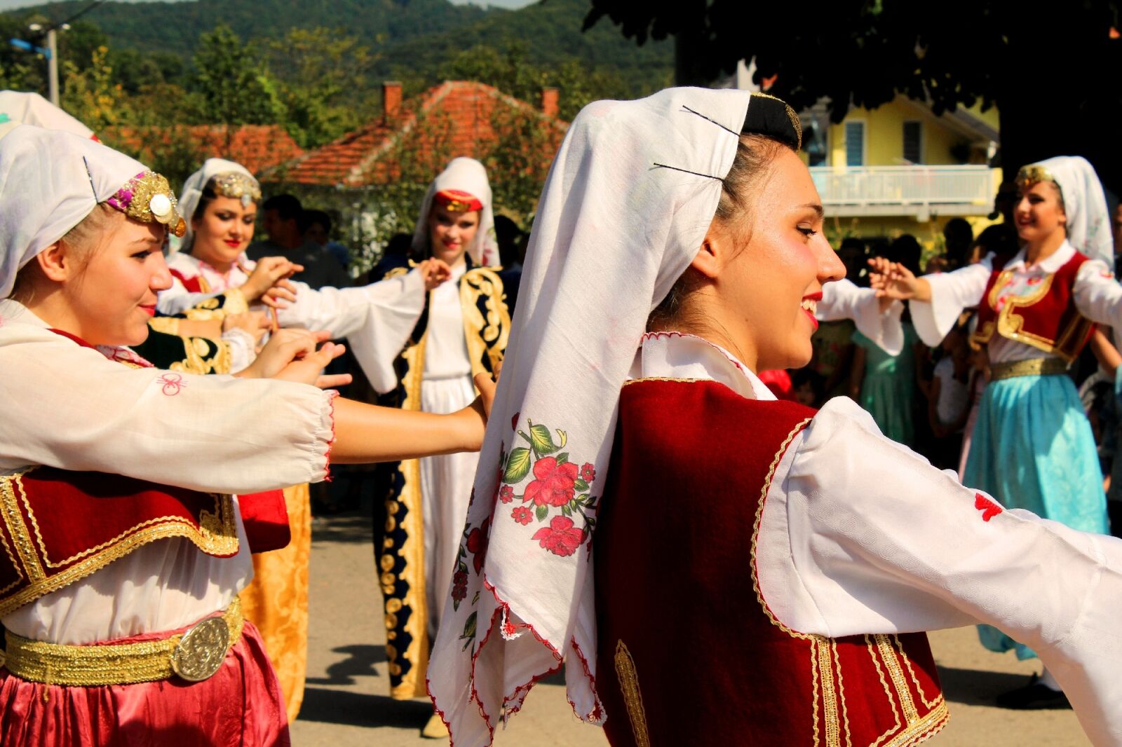 Canon EOS 1200D (EOS Rebel T5 / EOS Kiss X70 / EOS Hi) sample photo. Tradition, dance, woman photography