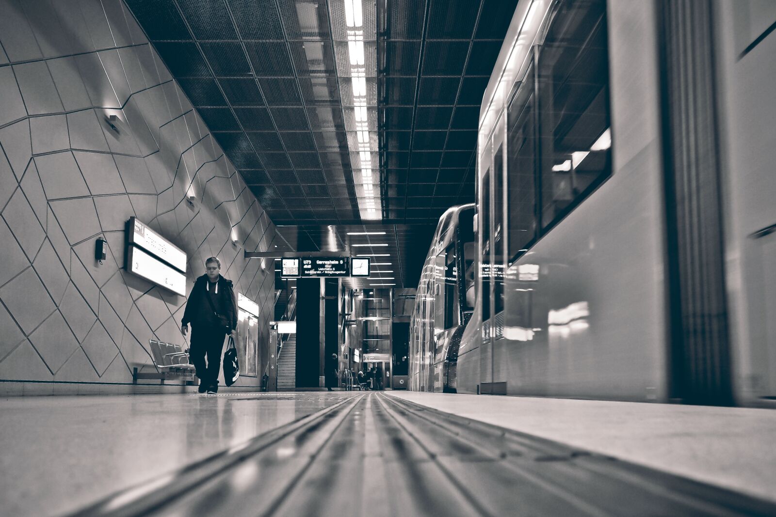 Olympus OM-D E-M10 sample photo. Metro, underground, station photography