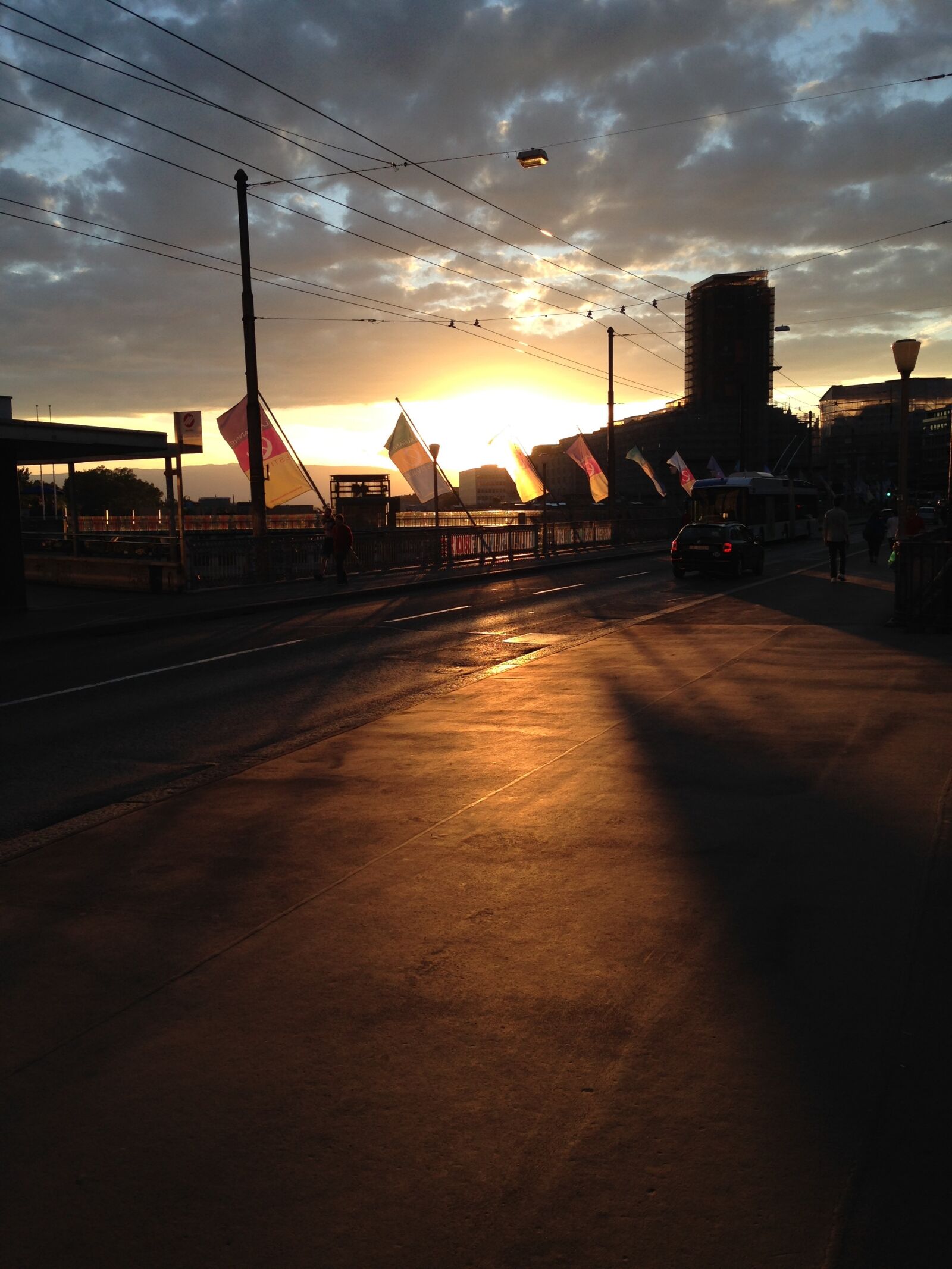 Apple iPhone 5 sample photo. Sunset, city, street photography