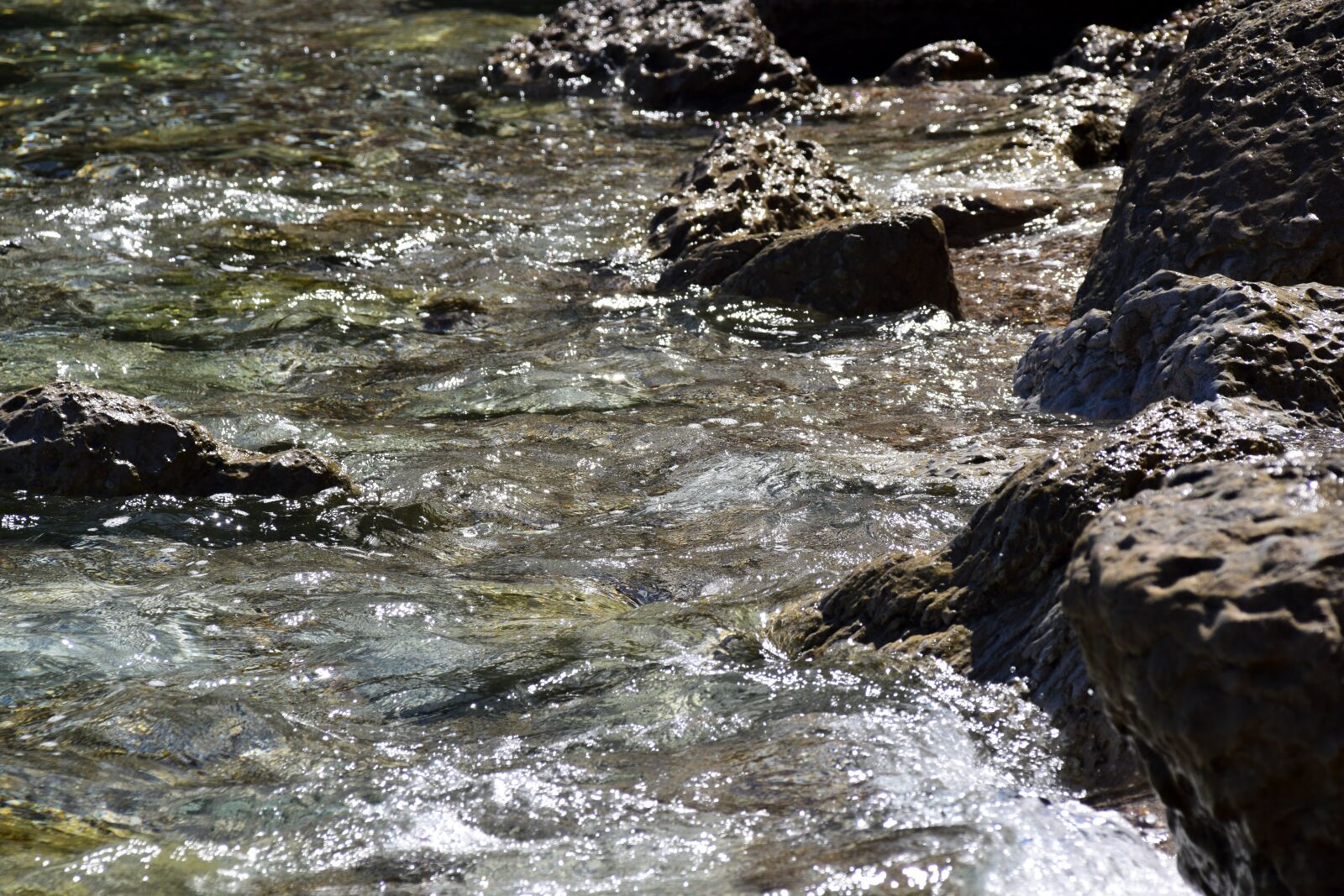 Tamron 18-200mm F3.5-6.3 Di II VC sample photo. Rock, water on rocks photography