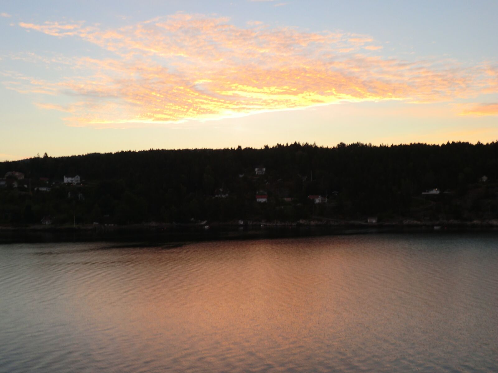 CASIO EX-Z800 sample photo. Dusk, sea, mood photography