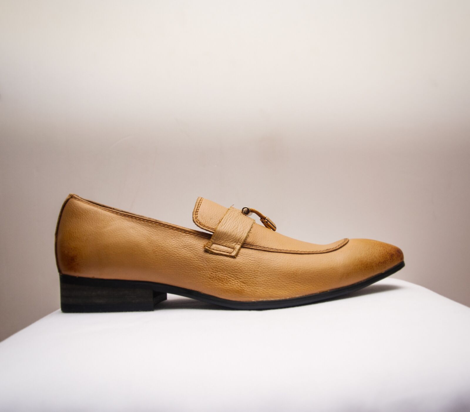 Nikon D90 sample photo. Leather shoe, shoe, smart photography