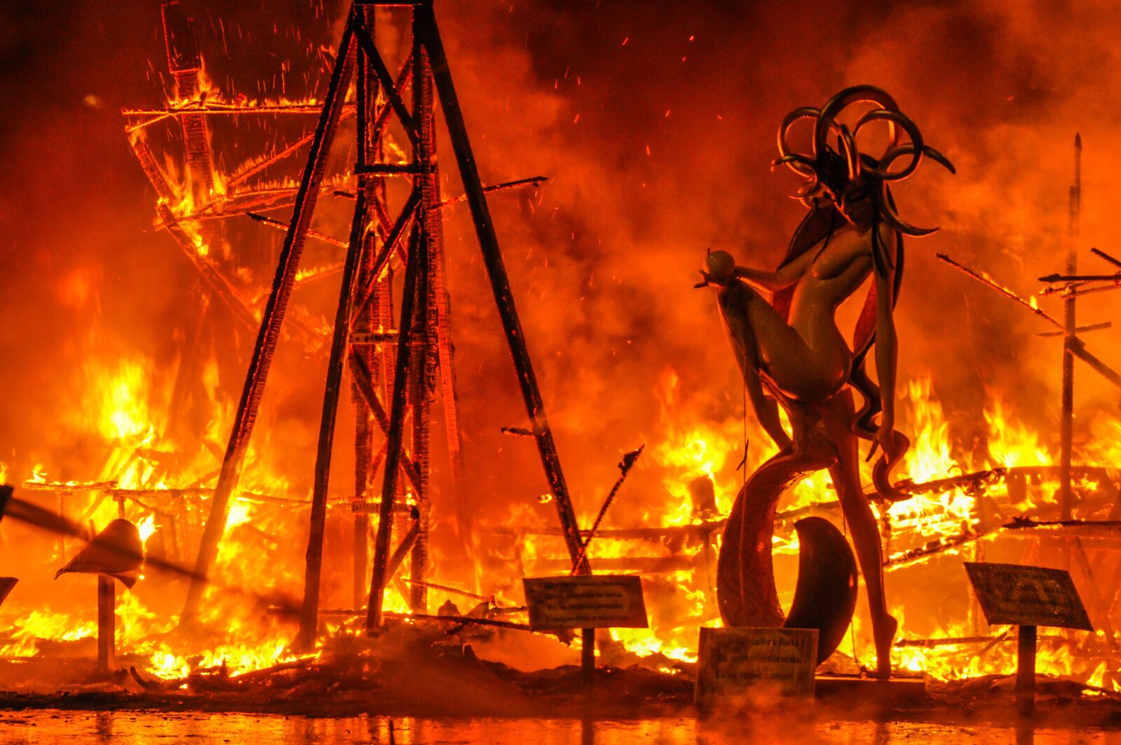 Nikon D90 sample photo. Failures, fire, demon photography
