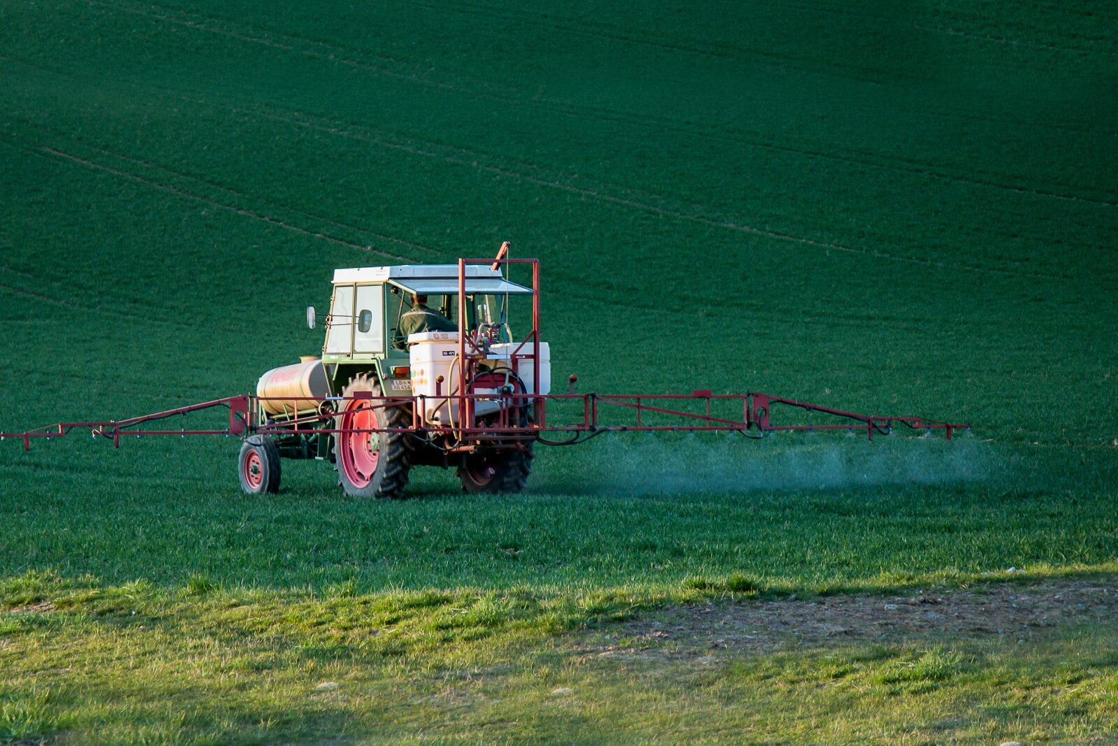 Canon EOS 5D Mark III sample photo. Pesticide, glyphosate, plant protection photography