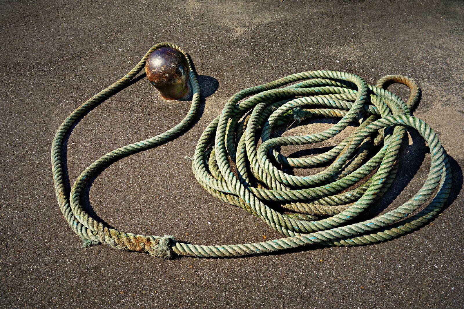 Sony Cyber-shot DSC-RX100 sample photo. Bollard, rope, quay photography