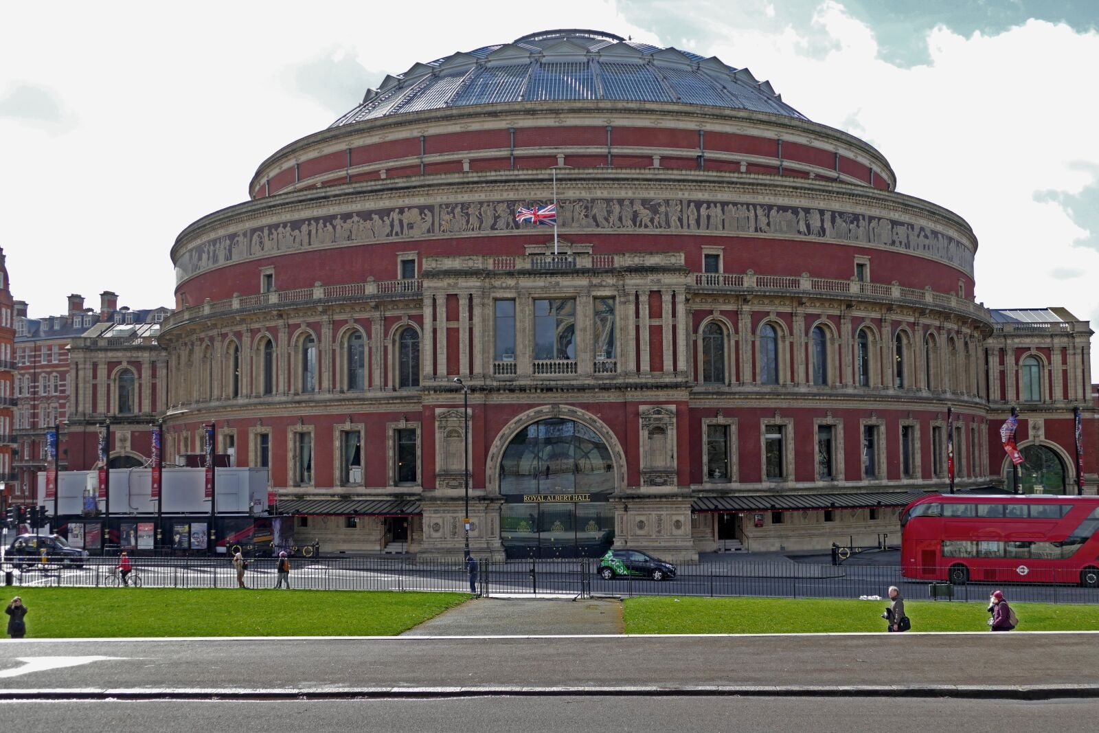 Panasonic Lumix DMC-FZ1000 sample photo. London, royal albert hall photography