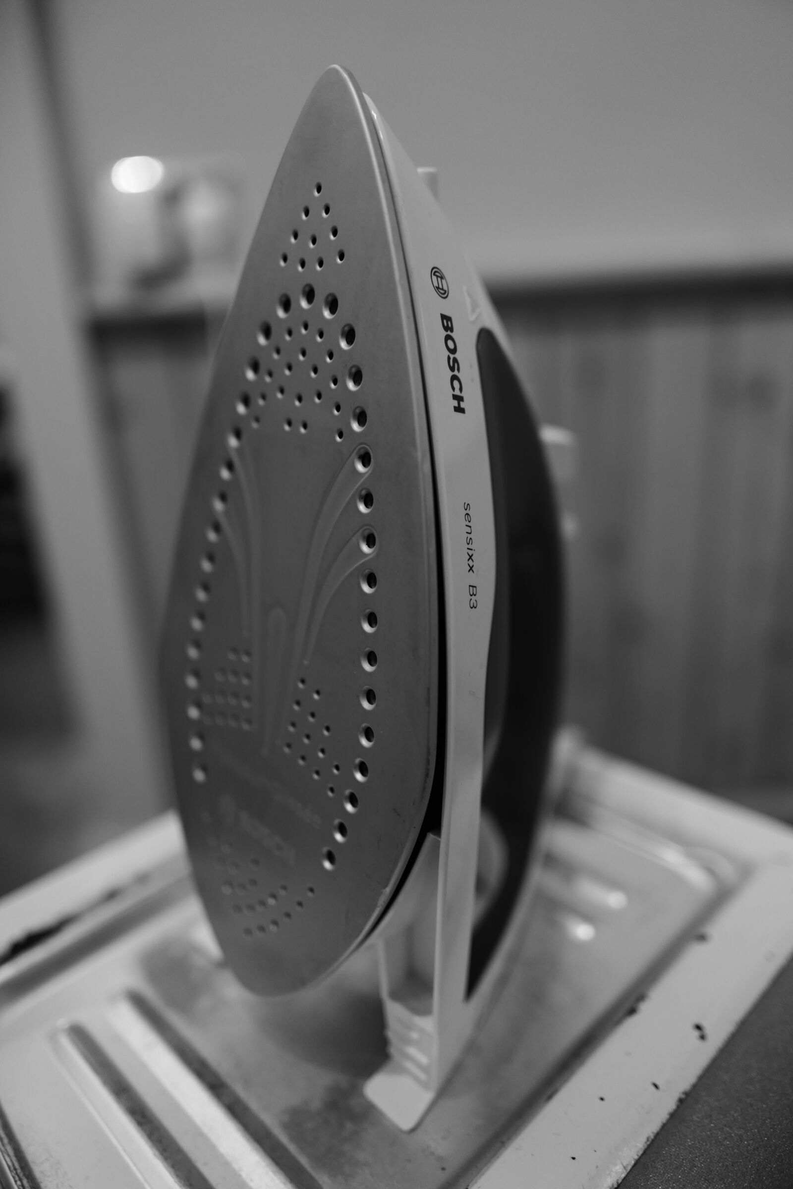 Leica Q (Typ 116) sample photo. Iron photography