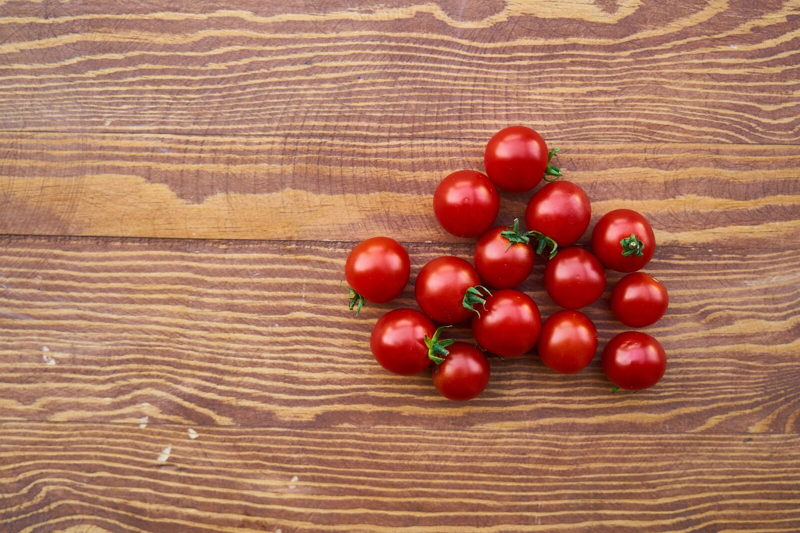 Sony a7R II sample photo. Tomato, table, red photography